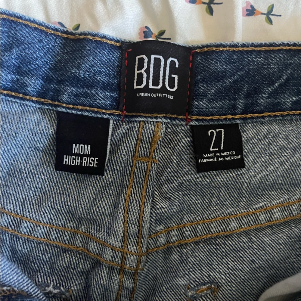 BDG Mom High-Rise Jean Short - Picture 3 of 5